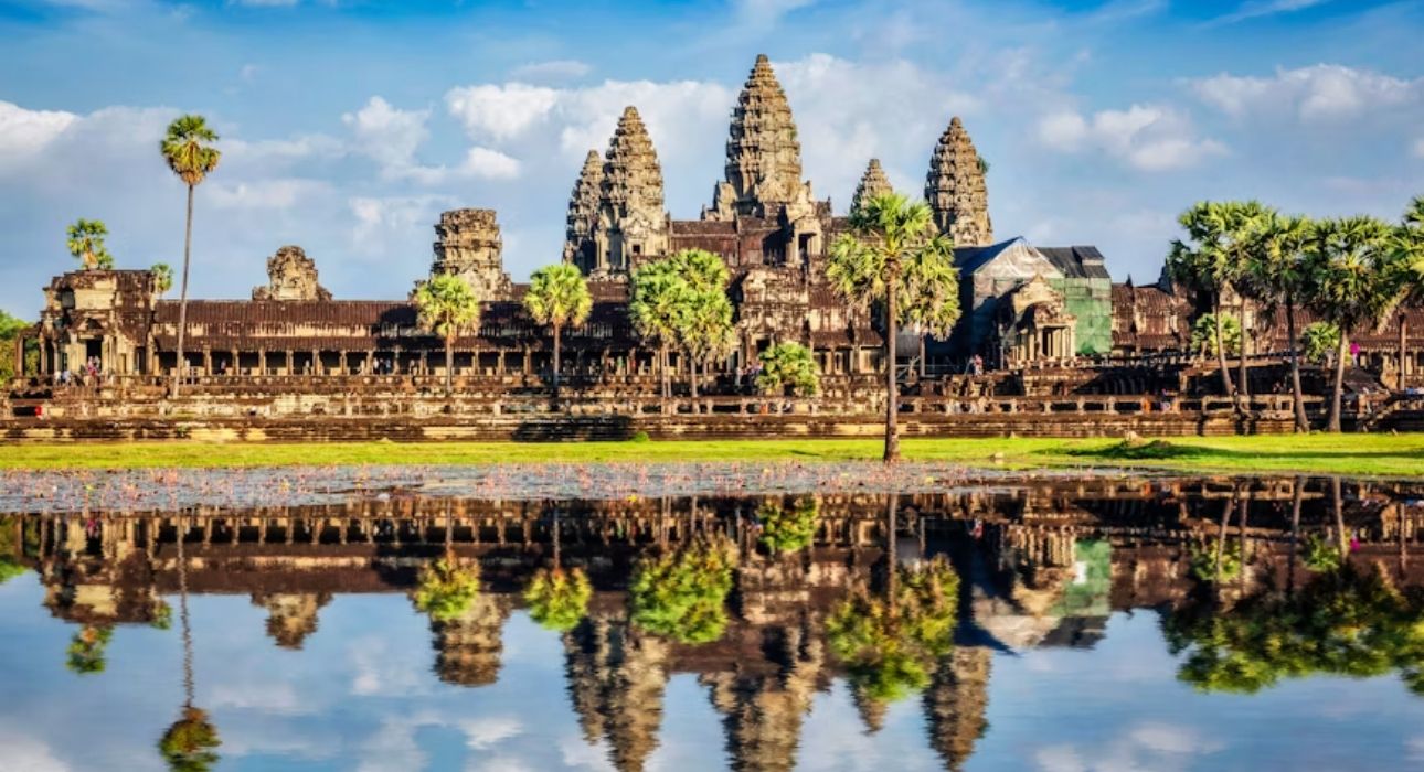 EXPERIENCE CAMBODIA: THE MAGIC OF ANGKOR WAT AND BEYOND